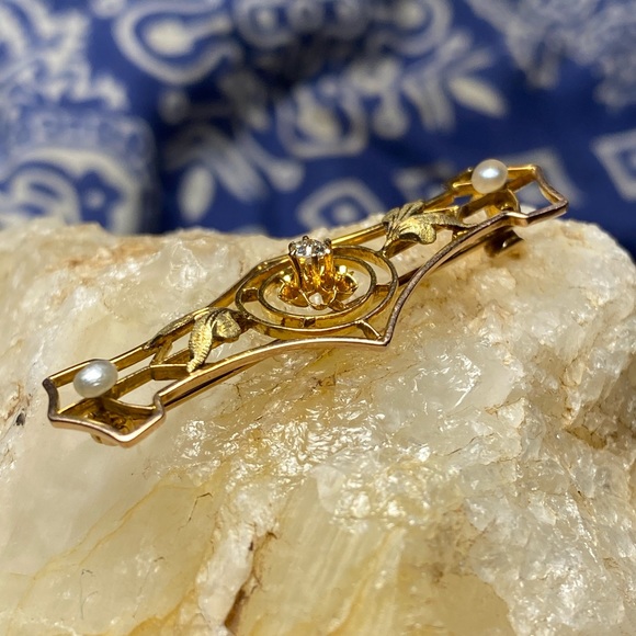 Antique 10k Gold Diamond and Natural Pearl Broach - Picture 7 of 12